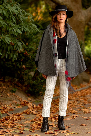 CHECK CAPE WITH CONTRAST LINING