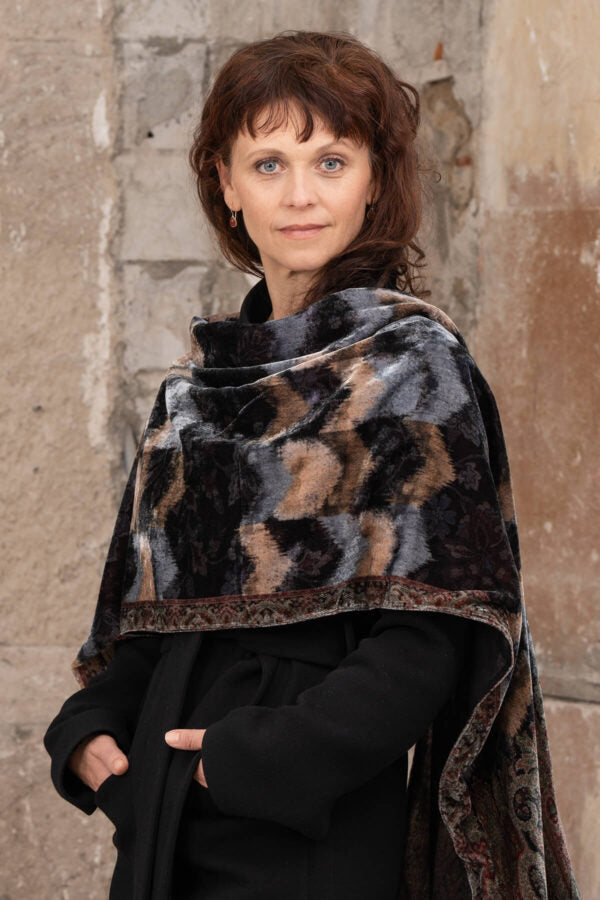 Luxurious Aura - Wool & Velvet