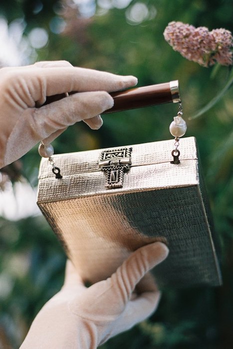 TheHold-handmade-ethical-metal-silver-barhandle-pearl-handbag_1512x_186cfd27-ed10-4edf-af6e-079ad9667fa8_800x