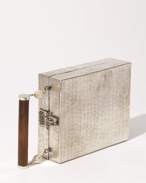 TheHold-handmade-ethical-metal-silver-barhandle-pearl-handbag-2_1512x_751c0f65-cb3b-44e2-b3be-9a582848d4f7_800x