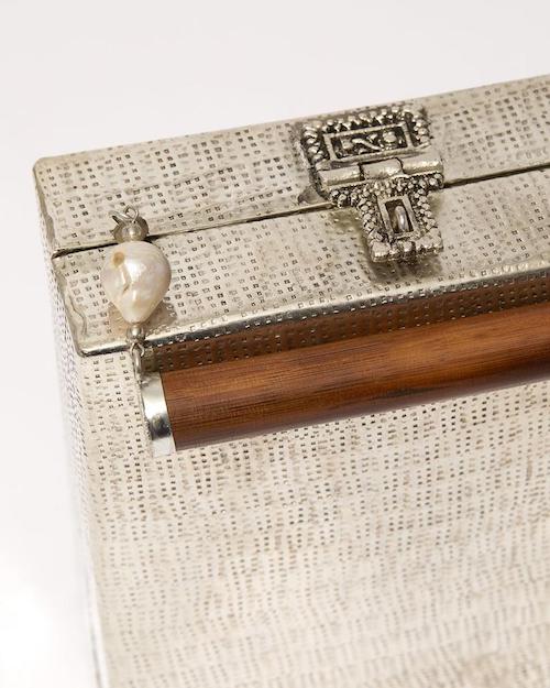 TheHold-handmade-ethical-metal-silver-barhandle-pearl-handbag-4_1512x_b16bd5f6-461c-4d8f-8a2a-facc3568c4a9_800x